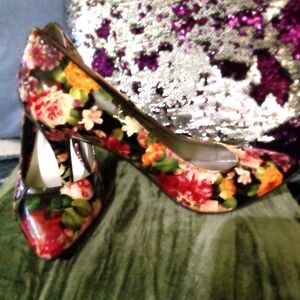 143 Girl Owanda Pointy Toe Pumps Sz 7.5